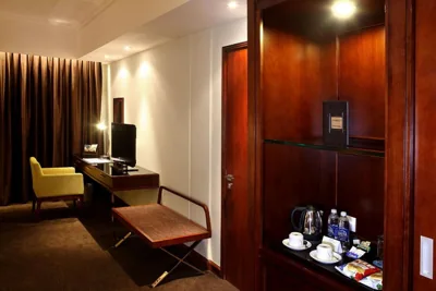 特大号超级大床套房 — Vissai Saigon Hotel